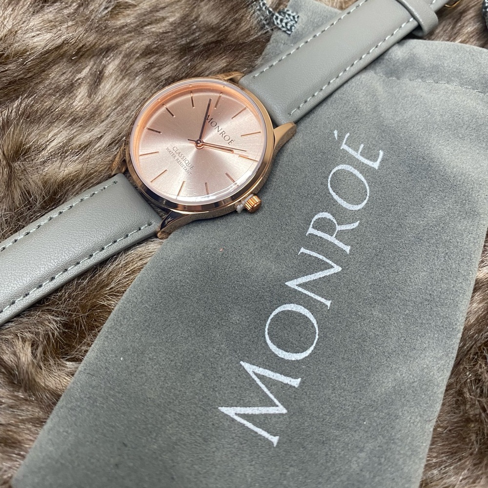 Monroe NWT Timeless Classic